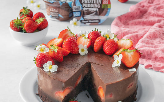 Pudding Cake – Tort cu Budincă de Ciocolată și Căpșuni